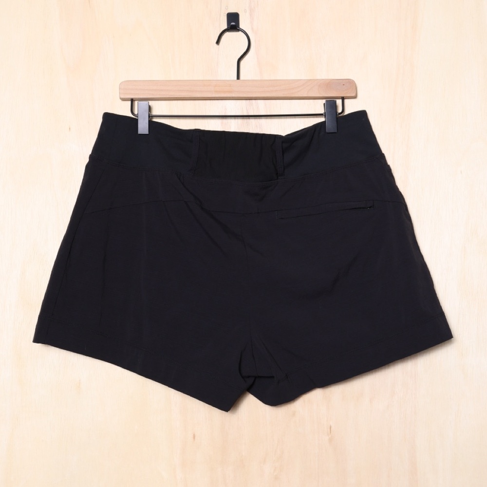 Athleta Trekkie North Short Black Size 14 - Picture 3 of 4